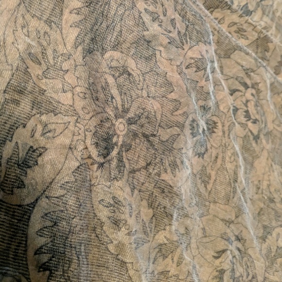 Floral sheer scarf - Picture 3 of 4